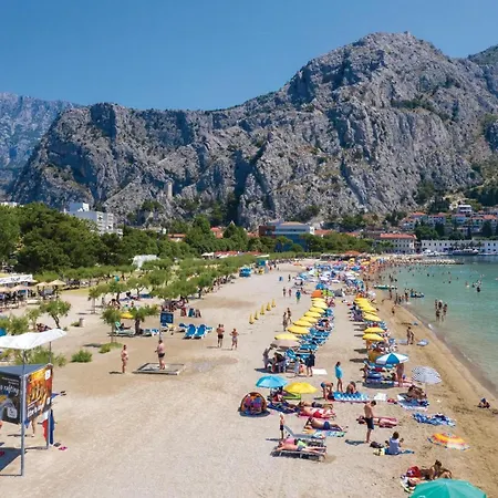 1 Bedroom Gorgeous In Lägenhet Jesenice (Split-Dalmatia)