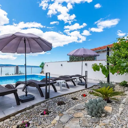 Lägenhet 1 Bedroom Gorgeous In Jesenice (Split-Dalmatia)